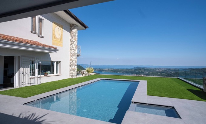Villanuova sul Clisi Villa | VILLA BELLAVISTA - private Pool Garda Lake view