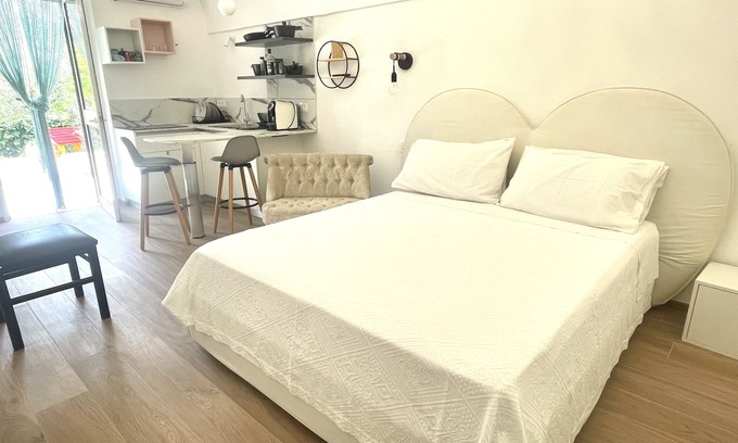 Monte Sant'Angelo Apartment | Orchid Gargano 5minutes from Mattinata garden and common parking lot