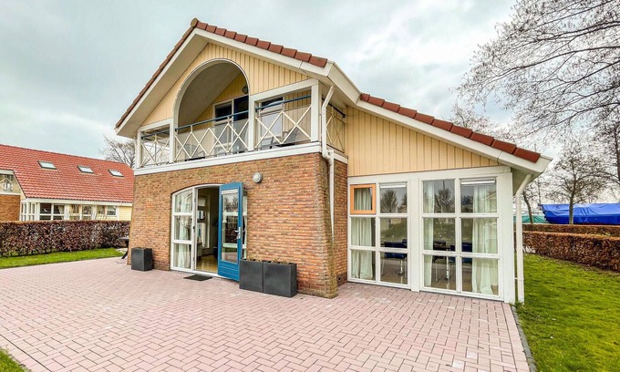 Workum House | It Soal Waterpark-Waterlelie