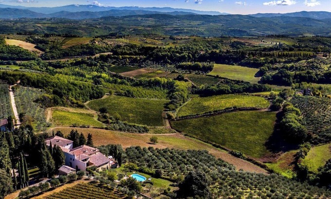 San Pietro in Bossolo Villa | FABULOUS 8BR-8.5BA VILLA W PRIVATE HEATED POOL IN PRIME LOCATION NEAR FLORENCE!n