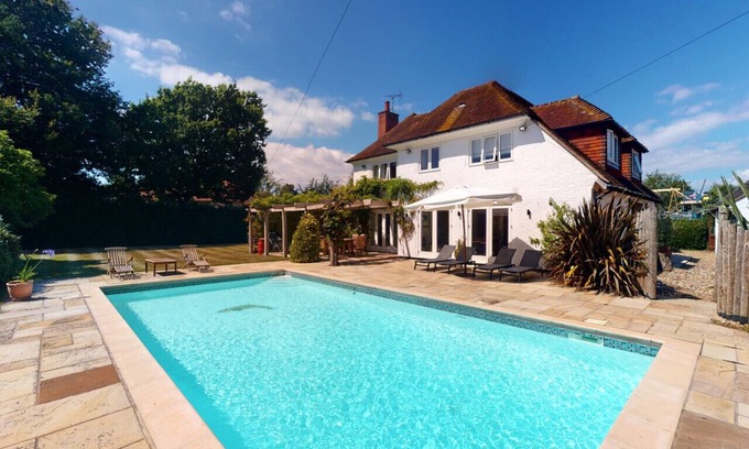 Itchenor House | Itchenor House - Four Bedroom House, Sleeps 8