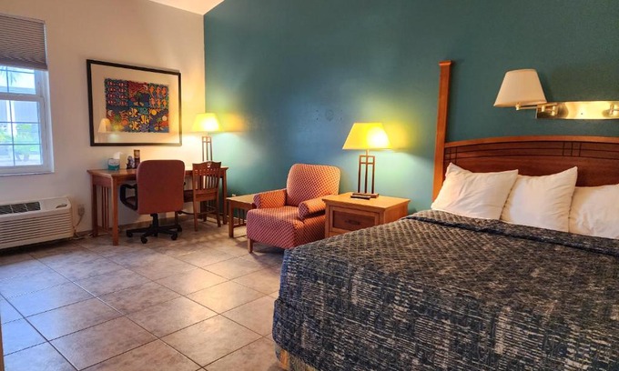 Everglades City Hotel | Ivey House Everglades Adventures Hotel