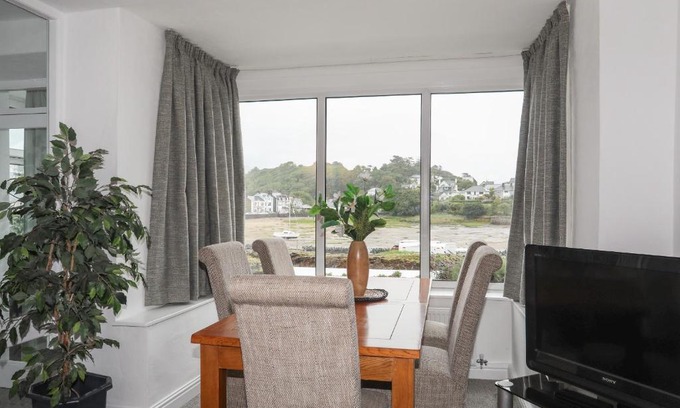 Borth-y-Gest House | Ivy Cottage