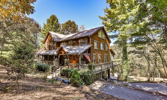Young Harris House | Ivylog Creek Getaway - STR License #00,7980