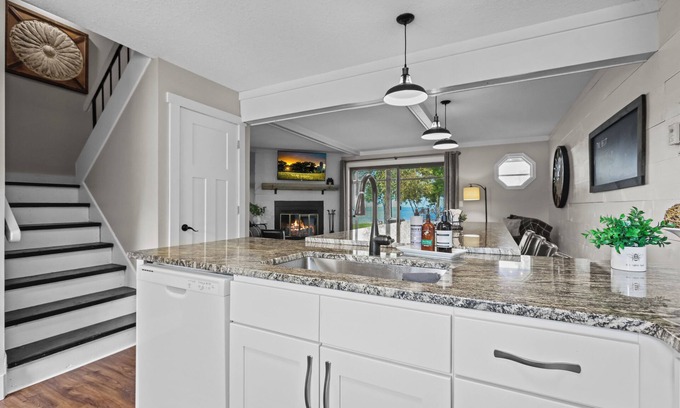 Onamia Villa | Izaty's Beach Villa- Completely remodeled and exceptionally clean