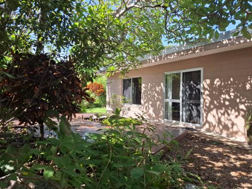 Cooktown House | J & Ella's Holiday House - 2 Bedroom, 3 Beds, 2 Bathroom, 4 or 5 Guests