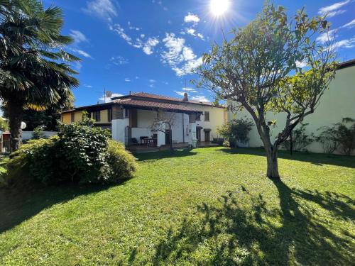 Appiano Gentile Apartment | J House