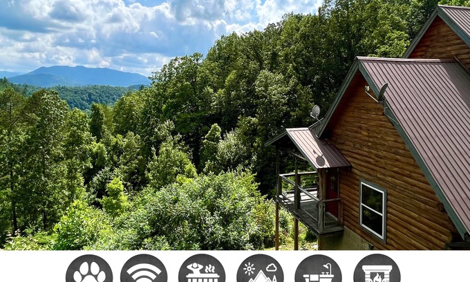 Townsend Cabin | J Willy's Refuge: Pet Friendly, Free Attraction Tickets, Hot Tub, Mtn View