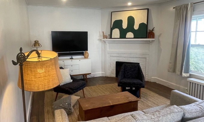 Middletown House | Jackson's House, mid-century modern retreat. Central location, spacious home