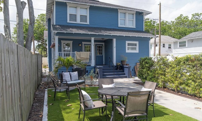 Historic Uptown Apartment | Jackson St Blues Urban Oasis in Historic Uptown St Petersburg FL