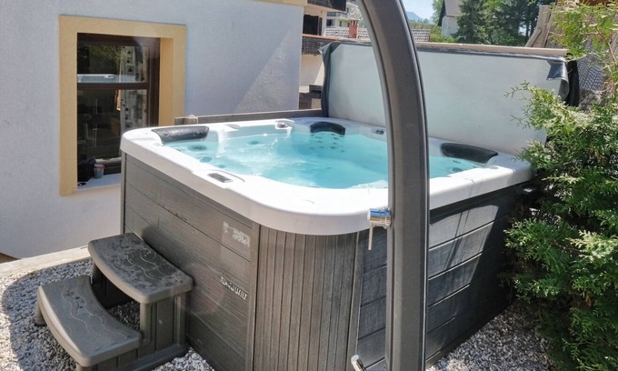 Podkoren Apartment | Jacobs Resort - House Podkoren - One bedroom apartment with a jacuzzi.