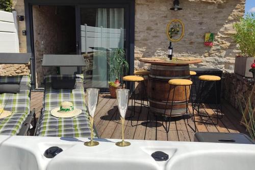 Panossas House | Jacuzzi au Lemon Tree et charme des pierres dorées
