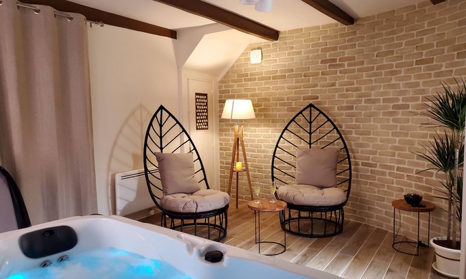 Flaviac House | Jacuzzi Privatif Dans Maison de Village au Calme