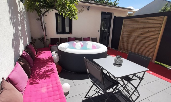 Argenteuil Apartment | ♥️JACUZZI PRIVATIF (love room, whole apartment, terrace)♥️ NETFLIX