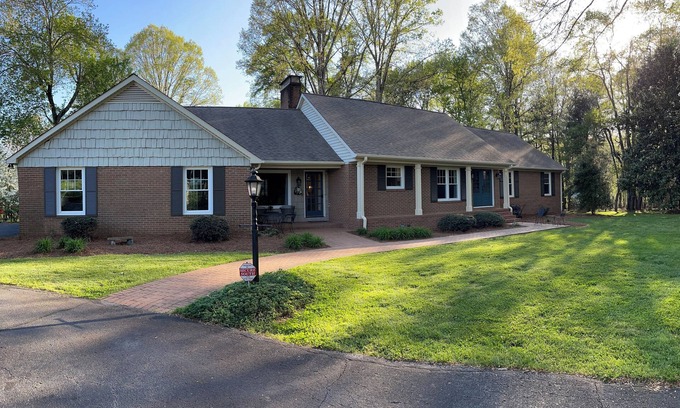 State Road House | Jake & Wilma's - Private Country Estate