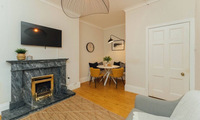 Tillicoultry Condo | James Street · Beautifully Renovated 2 Bedroom Apartment