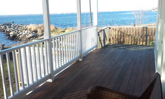 Jamestown Shores House | Jamestown Shores Waterfront Beachfront w/Mooring And Sunset Views