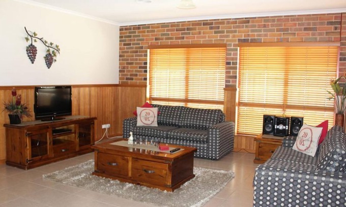 Swan Hill House | Jana Manor 3 Townhouse Swan Hill