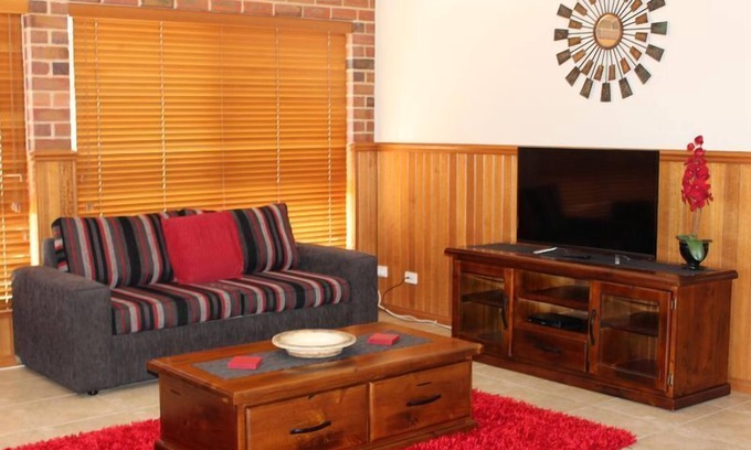Swan Hill House | Jana Manor 4 Townhouse Swan Hill