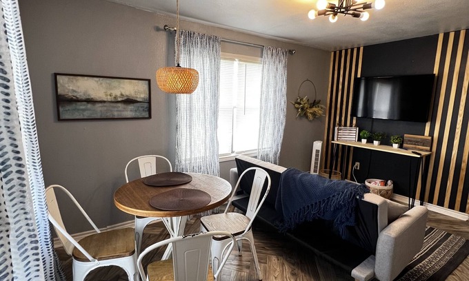Kingsville House | Janie’s cozy cottage minutes from Texas A&M Kingsville