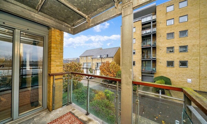 Island Gardens Apartment | January Sale!2bed riverside flat near Canary Wharf