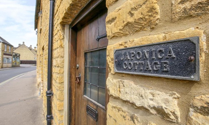 Bourton House | Japonica Cottage