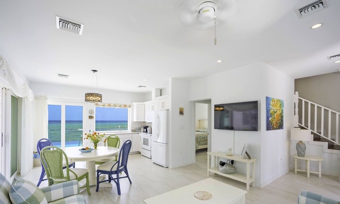 Old Man Bay House | Jasmine Cottage: Shore Diver's Paradise w/Private Pool & Backyard Snorkeling