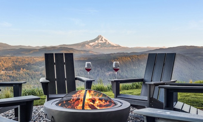 Underwood House | Jaw Drop Views! Mt Hood and Gorge!