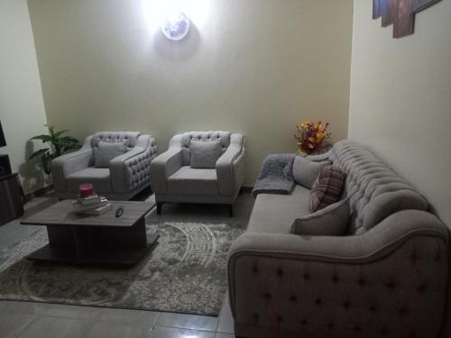 Arua Apartment | Jay's cosy home