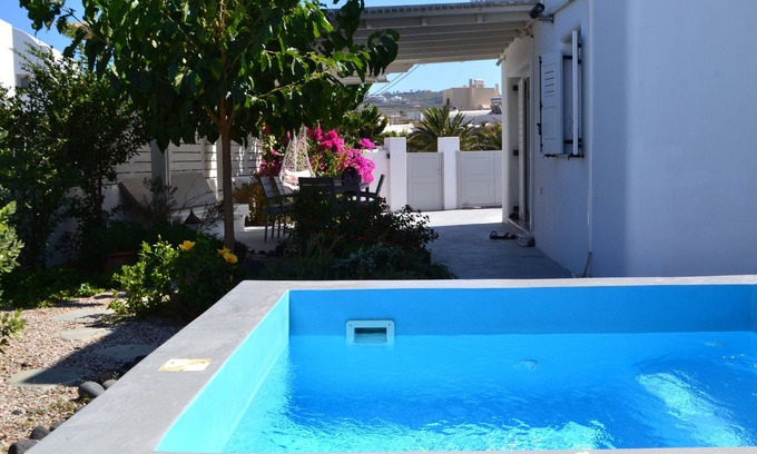 Vothon Villa | JB VILLA Stunning Santorini Escape w/jacuzzi and enclosed garden