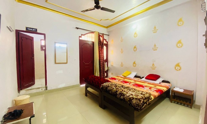 Mohangarh Hotel | JC Guest housenIt is located in Lucknow. there are many facility are available.