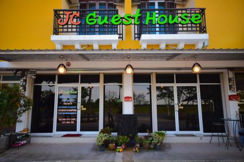 Phunphin House | JC Guesthouse @ Suratthani Airport