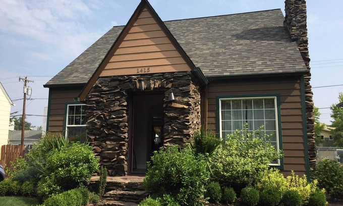 Northeast Neighbors House | Jefferson Garden Cottage Cottage