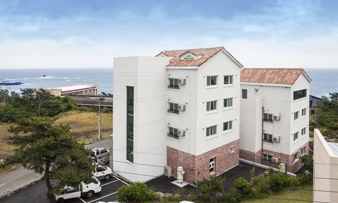 Namwon House | Jeju Aria Pension
