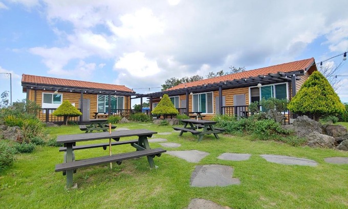 Hallim House | Jeju Oreum Pension