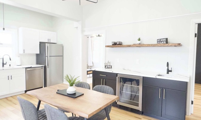 Federal Hill Apartment | Jennifer's Stylish & Modern Broadway Getaway
