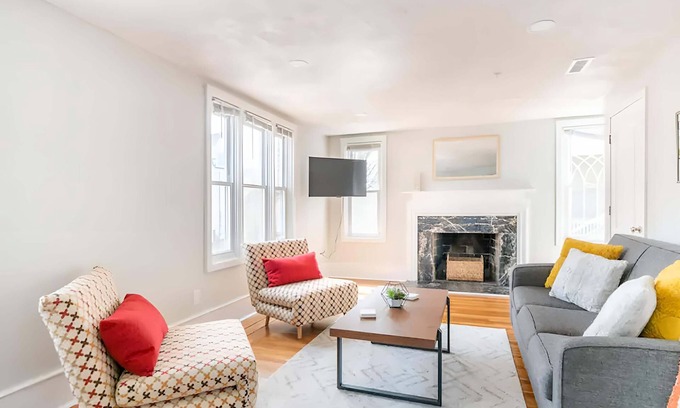 College Hill Apartment | Jennifer’s Charming Stay Walk to Brown University