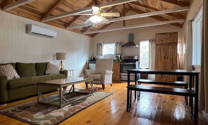 Waynesboro Cabin | Jessie's Hideaway Cherokee Rd