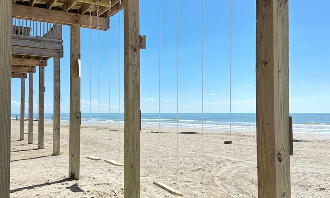 Surfside Beach House | Jetty Sunrise. Pets Welcome. Pedestrian Beach on SAND! New! By Park! Restaurants