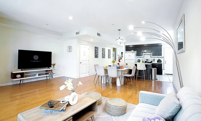 Mid Central House | Jie’s - Boutique 3B Stay near Old Town Pasadena
