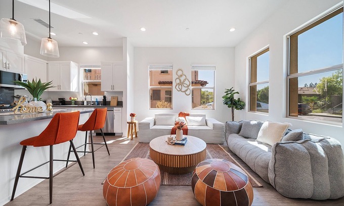 Walnut House | Jie’s Walnut Bloom|Stylish 3B2.5B Residence