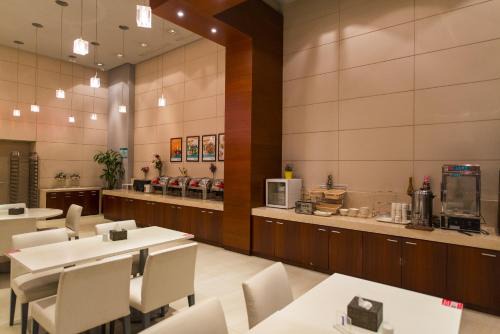 Hongshan District Hotel | Jinjiang Inn Select Chifeng Railway Station