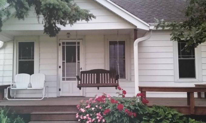 Bloomington House | JLBrinkmeyer Ranchhouse, cozy and authentic, set in beautiful southern Iowa