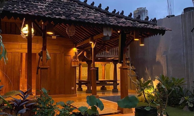 Kediri House | Joglo Breeze Guesthouse and villa room 1