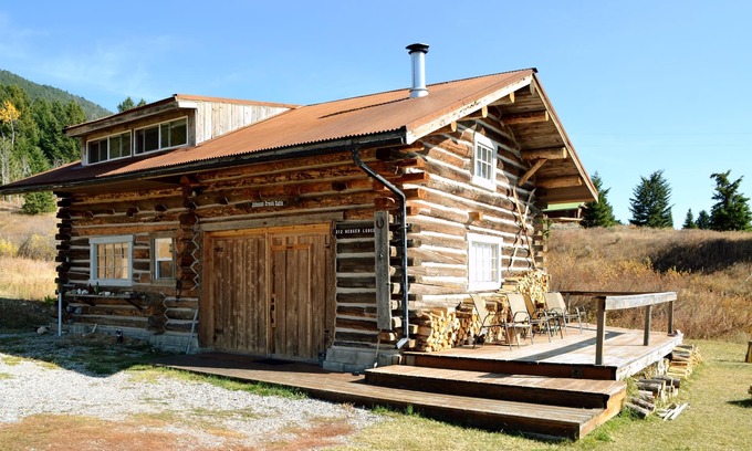 West Yellowstone Cabin | Johnson Creek Cabin * Outstanding Views * 5 Acres of Social Distancing * Sleeps8