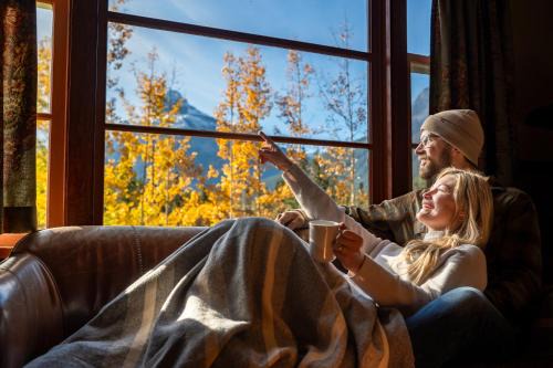 Johnston Canyon Ski Chalet | Johnston Canyon Lodge & Bungalows