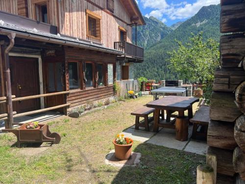 Magneaz-Palouettaz Ski Chalet | JOIVY Modern family chalet with stunning mountain views