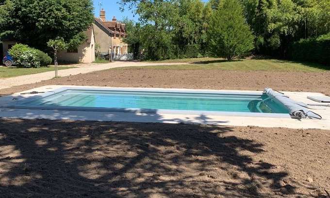 Saint-Sauveur-en-Puisaye House | Jolie Maison de 8 Personnes Piscine Privée Chauffée Calme