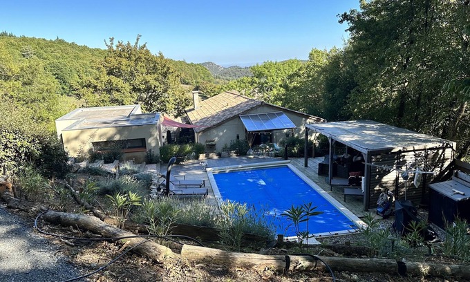 Pardailhan House | Jolie Maison Pour 2 Pers. Avec Piscine Partagée et Jardin à Pardailhan