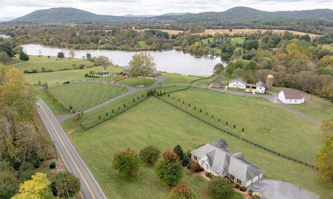 Marshall House | Josephine's Cottage: Peaceful Getaway Near DC